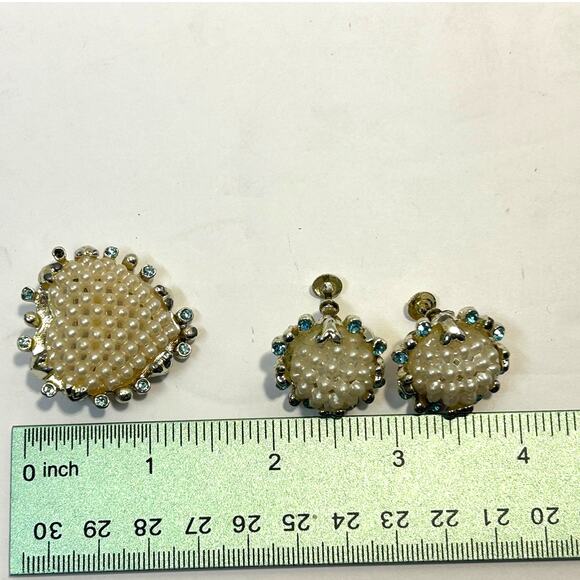 Vintage Faux Pearl Blue Rhinestone Heart Brooch Earring Set - Picture 6 of 6